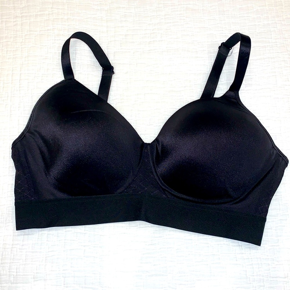 NWOT Bali Women's One Smooth U Bounce Control Wirefree Bra- BLACK
Size 38C